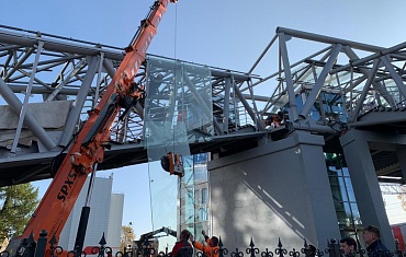 Остекление моста с помощью техники Арлифт
