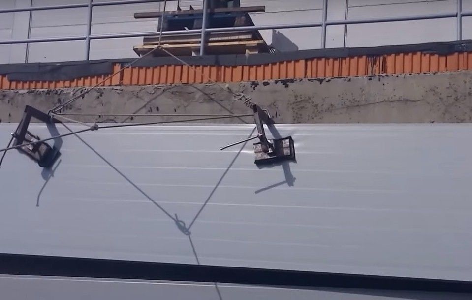 Монтаж сэндвич-панелей струбциной