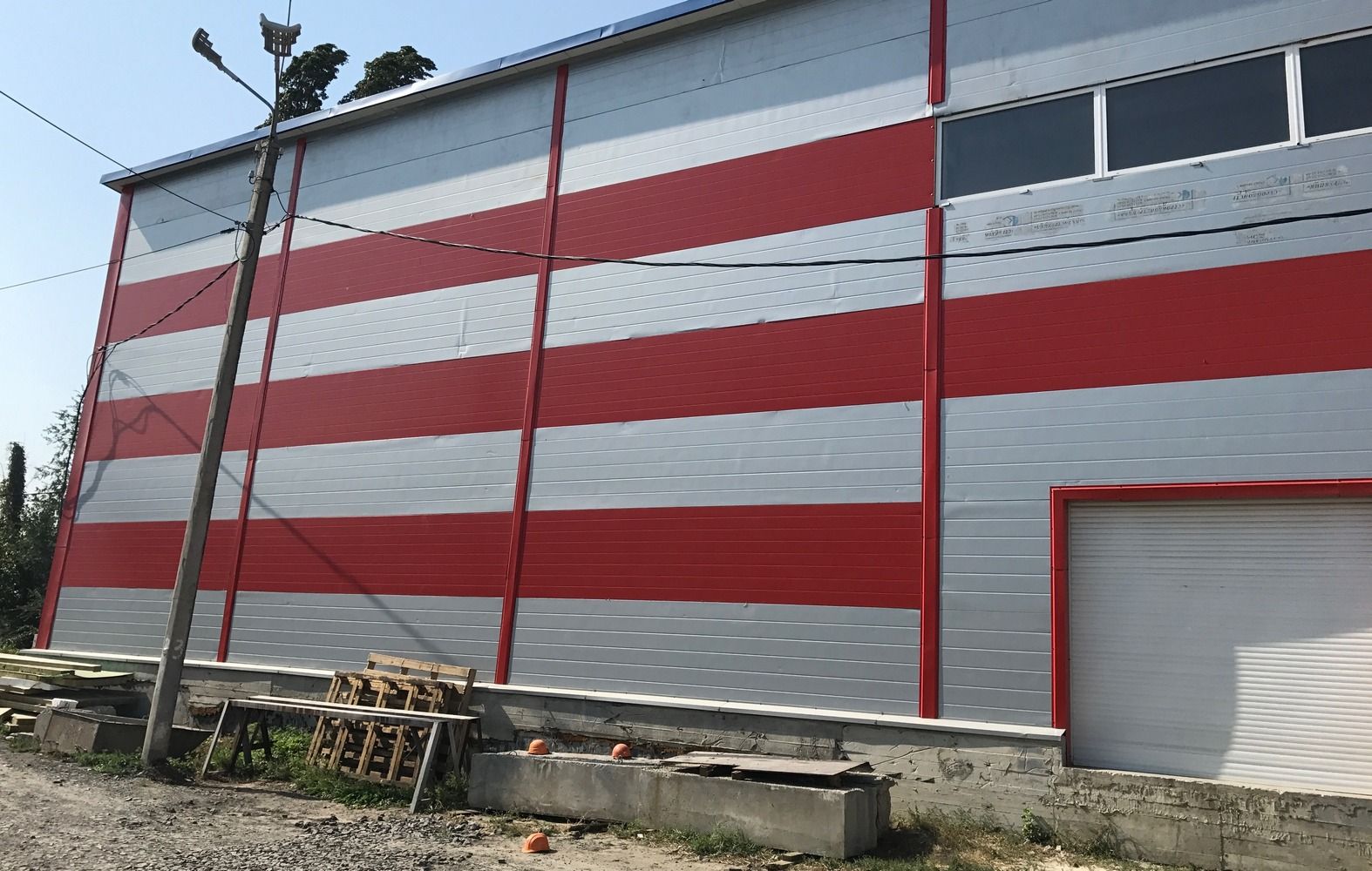 Сэндвич-панели при монтаже струбциной